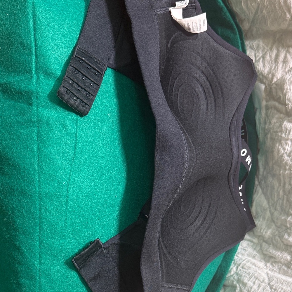 Under Armour Women's Black Sports Bra with Logo Straps - Picture 6 of 7